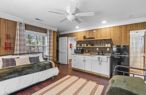 Lookout Mountain Cabaña | Chattanooga Suite on Lookout Mountain