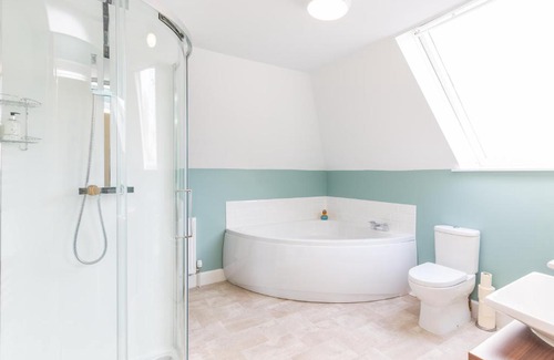 Blairgowrie Casa | Chauffeur's Cottage with Hot Tub