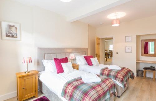 Blairgowrie Casa | Chauffeur's Cottage with Hot Tub