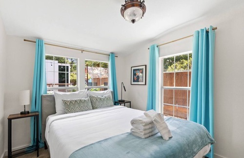 East Cesar Chavez Casa | Chavez Mini: Spacious 2BR House near Downtown
