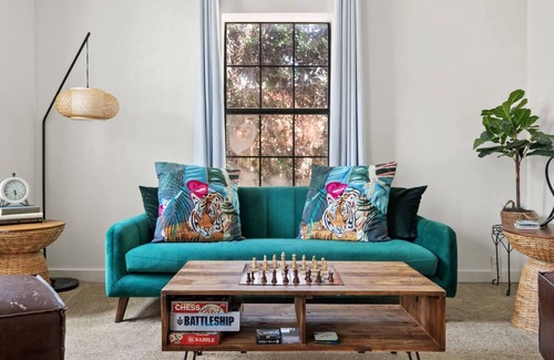 East Cesar Chavez Casa | Chavez Mini: Spacious 2BR House near Downtown