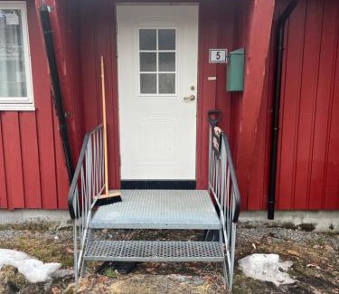 Evenes Apartamento | Cheap Apartment near airport with included parking, washer and dryer Always Ready Finhaugveien 5