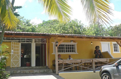 La Mulata Apartamento | Cheap guest-friendly room in quiet countryside hotel-restaurant