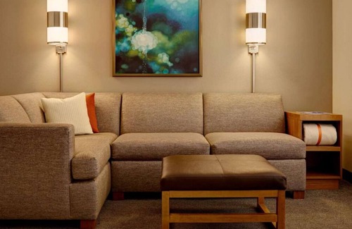 Tucson Casa | Check out Mt. Lemmon! 4 Pet-friendly Suite with FREE Parking! Seasonal Pool!