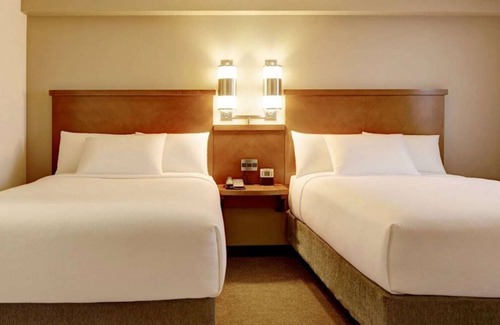 Tucson Casa | Check out Mt. Lemmon! 4 Pet-friendly Suite with FREE Parking! Seasonal Pool!