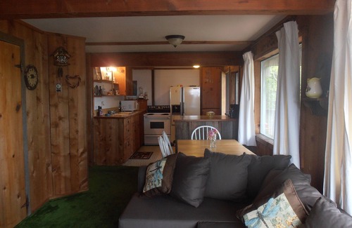 Deer Harbor Apartamento | Echa un vistazo a esta escapada familiar querida, cómoda y atesorada desde 1979 + Ver
