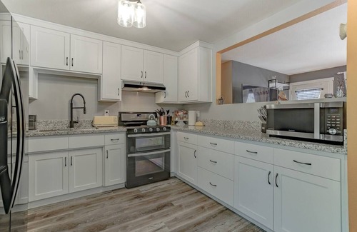 Lakehead-Lakeshore Cabaña | Cheerful 1-Bedroom Lake Cottage