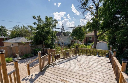 Durham Region Casa | Cheerful 1-Master Bedroom With Separate Entrance
