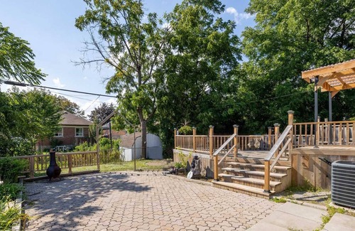Durham Region Casa | Cheerful 1-Master Bedroom With Separate Entrance