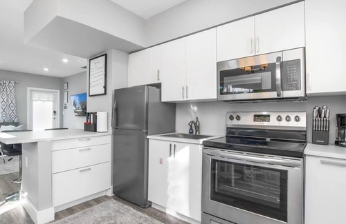 Poinsettia Heights Casa | Cheerful 2 BDR Unit by Beach, Mall, and Downtown