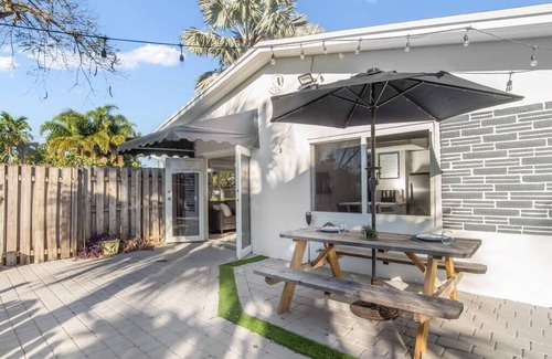 Poinsettia Heights Casa | Cheerful 2 BDR Unit by Beach, Mall, and Downtown