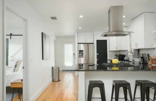 Pleasant Street Casa | Cheerful 2-BDRM/2.5 Bathroom Home Near DWTN & UF