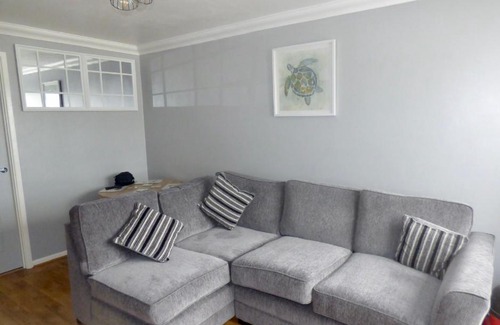 Great Yarmouth Chalet De Esquí | Cheerful 2 Bed Holiday Chalet with Gated Decking