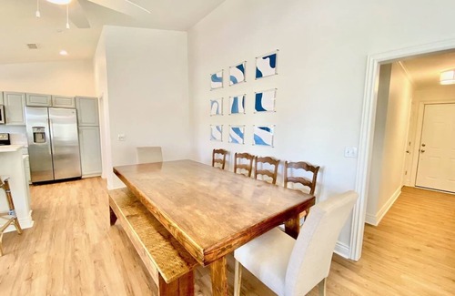 Pass Christian Casa | Cheerful 2-Bedroom Home on the Water with a Pool