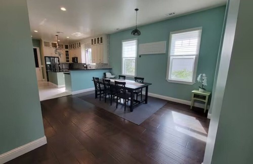 Crockett Casa | Cheerful 2-bedroom 2-bathroom with deck