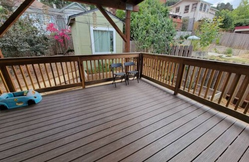 Crockett Casa | Cheerful 2-bedroom 2-bathroom with deck