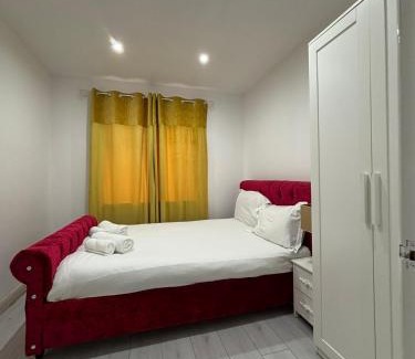 Lacey Green Casa | Cheerful 2 Bedroom Bungalow fully Furnished