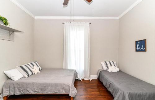 Noblesville Casa | Cheerful 2-Bedroom Cottage in Downtown Noblesville