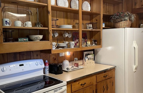 Edenton Cabaña | Cheerful 2 Bedroom Cottage on the Inner Banks