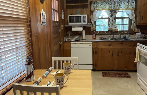 Edenton Cabaña | Cheerful 2 Bedroom Cottage on the Inner Banks