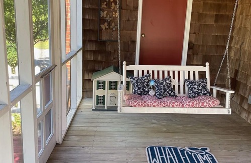 Edenton Cabaña | Cheerful 2 Bedroom Cottage on the Inner Banks
