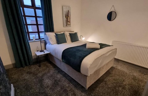 Stoke-on-Trent Casa | Cheerful 2 Bedroom home in Stoke on Trent