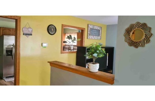 Copiague Casa | Cheerful 2-Bedroom Home With On Premises Parking