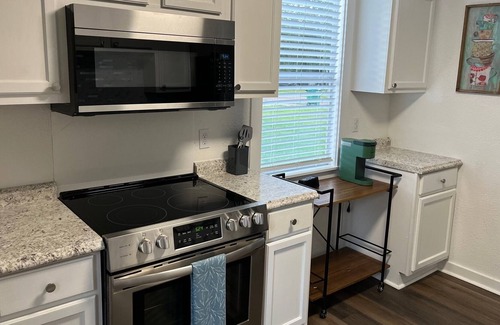 Hattiesburg Casa | Cheerful 2 bedroom home, minutes from Hattiesburg, USM, & hospitals
