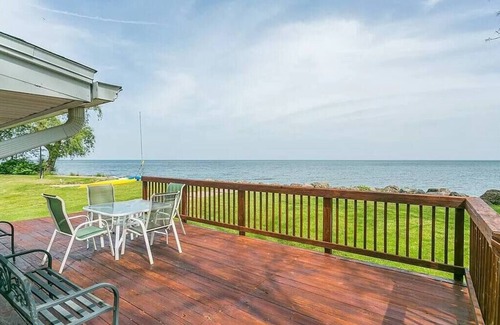 Kent Casa | Cheerful 2 Bedroom home on Lake Ontario