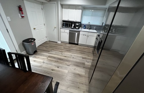 Spring Shadows Casa | Cheerful 2 bedroom home 20 minutes from downtown