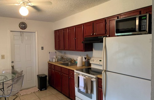 Miramar Casa | Cheerful 2-bedroom residential home