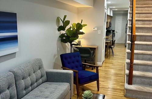 Canton Casa | Cheerful 2-bedroom row house with rooftop deck!