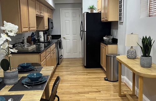Canton Casa | Cheerful 2-bedroom row house with rooftop deck!