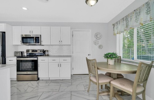 Fort Lauderdale Casa | Cheerful 2 bedroom Home, close to the beach