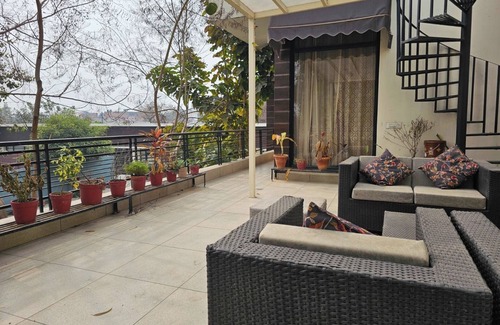 Karnal Villa | Cheerful 2-bedroom villa with big garden n sports