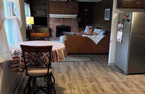 Camp Hill Casa | Cheerful 2-BR Home in Camp Hill w Indoor Fireplace