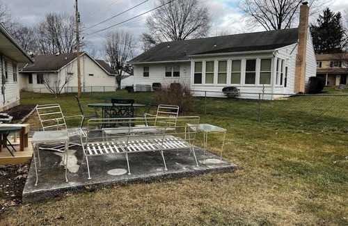 Camp Hill Casa | Cheerful 2-BR Home in Camp Hill w Indoor Fireplace