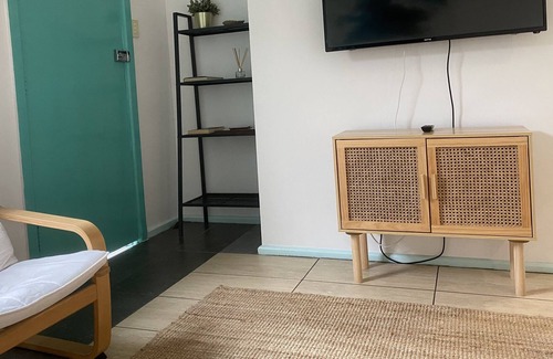 Umina Beach Cabaña | Cheerful 2b cottage stroll to beach *dog* friendly