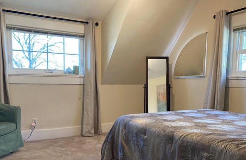 Central Hyde Park Apartamento | Cheerful 2BR - close to downtown KC!