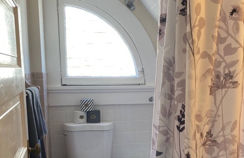 Central Hyde Park Apartamento | Cheerful 2BR - close to downtown KC!