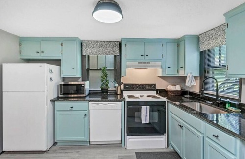 Earlewood Casa | Cheerful 2BR in Earlewood