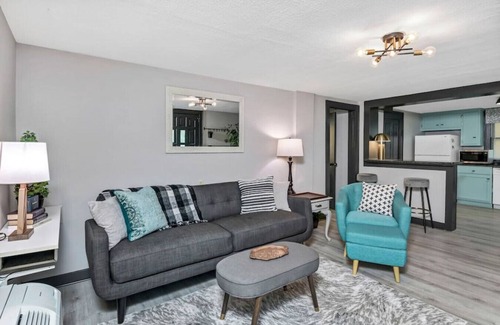 Earlewood Casa | Cheerful 2BR in Earlewood