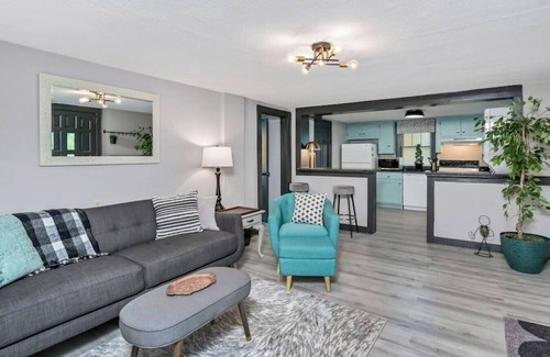 Earlewood Casa | Cheerful 2BR in Earlewood