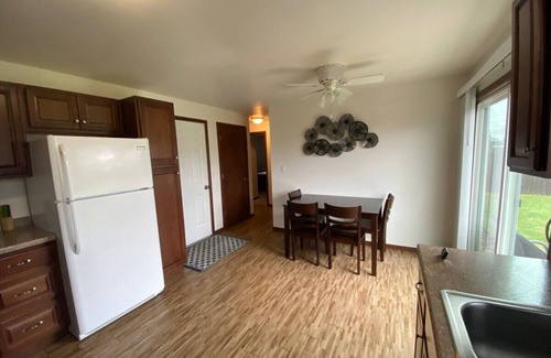 Neenah Casa | Cheerful 2BR near I41