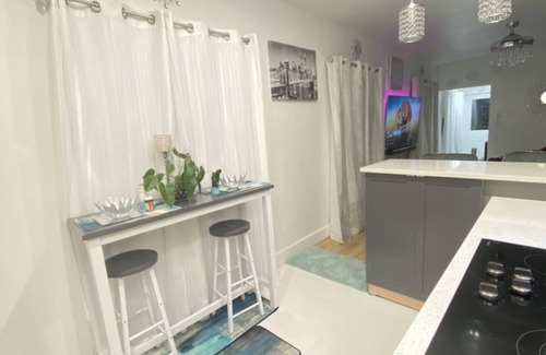 Lake Worth Casa | Cheerful 2x2, Jet Tub & Sleep Number bed, Lake Worth Beach.