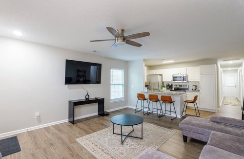 Columbia Casa | Cheerful 3 bed home with close access to lots