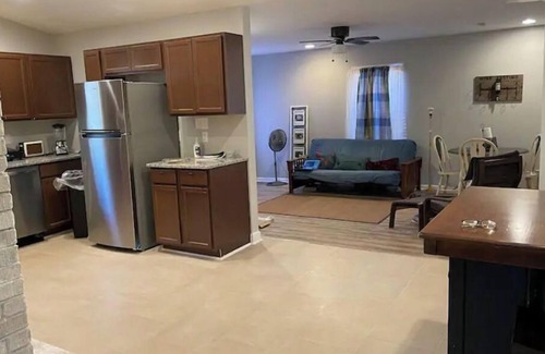 Toddville Road Casa | Cheerful 3 bed/office home near all things great