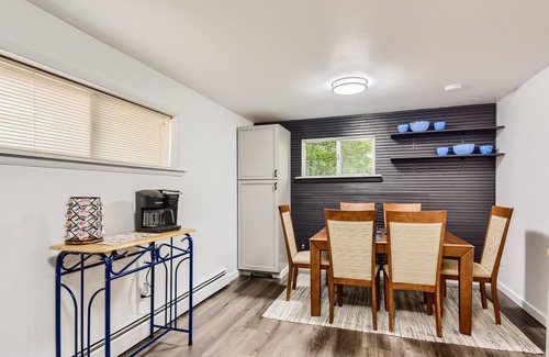East Old Golden Rd Casa | Cheerful 3 Bedroom Basement Apartment in Golden
