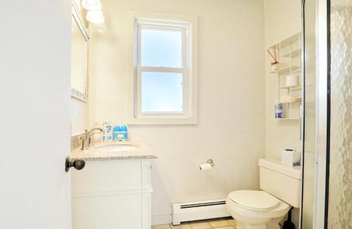 Milford Casa | Cheerful 3 Bedroom Beach Front Cottage with Fire Place