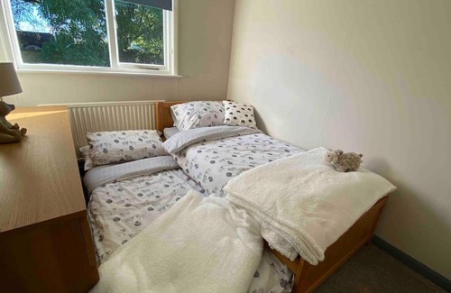 Forest of Dean Casa | Cheerful 3 bedroom bungalow with indoor fire place